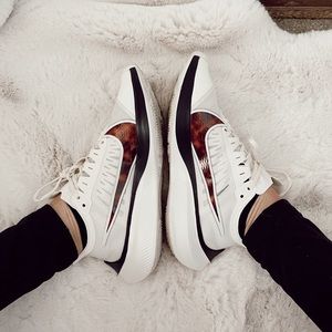 Nike zoom gravity running shoe